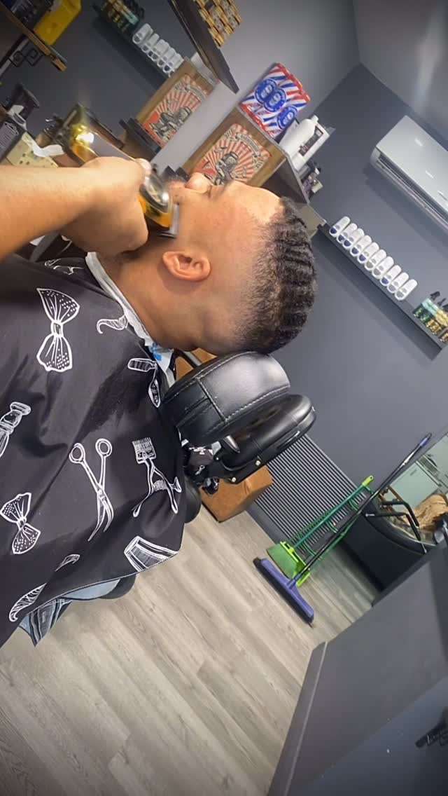 Fresh men's haircut at Barberz Den Kiara